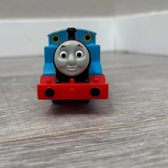 Motorized Trackmaster Thomas - Not Working - Picture 3 of 9